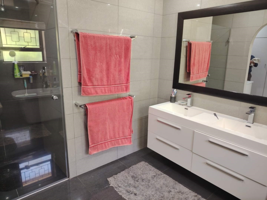 To Let 4 Bedroom Property for Rent in Ridgeworth Western Cape